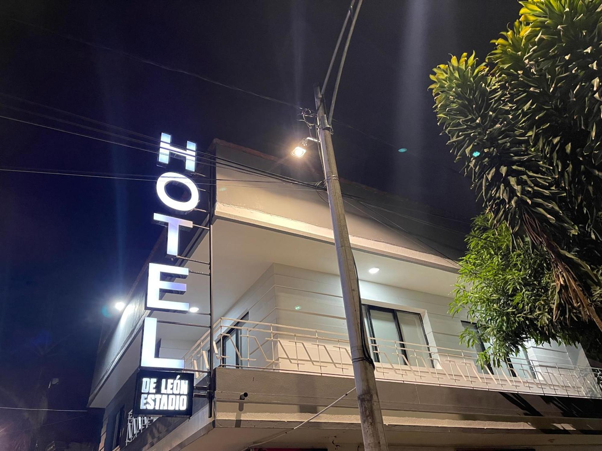Hotel De Leon Estadio 메딜린 외부 사진